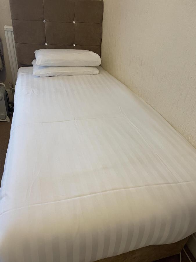 Small Single Room,1197856816:JPEG