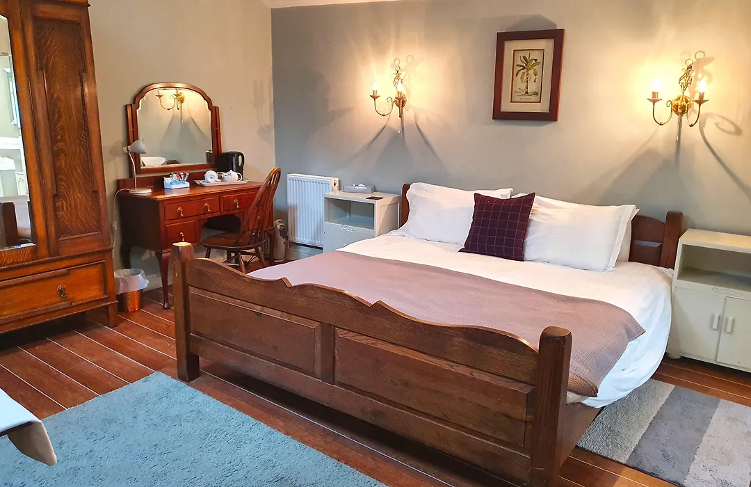 Holmwood House Guest Accommodation-1