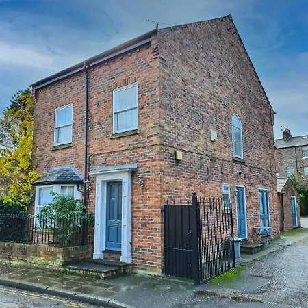 Holmwood House Guest Accommodation-3