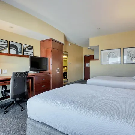 Courtyard By Marriott York-3